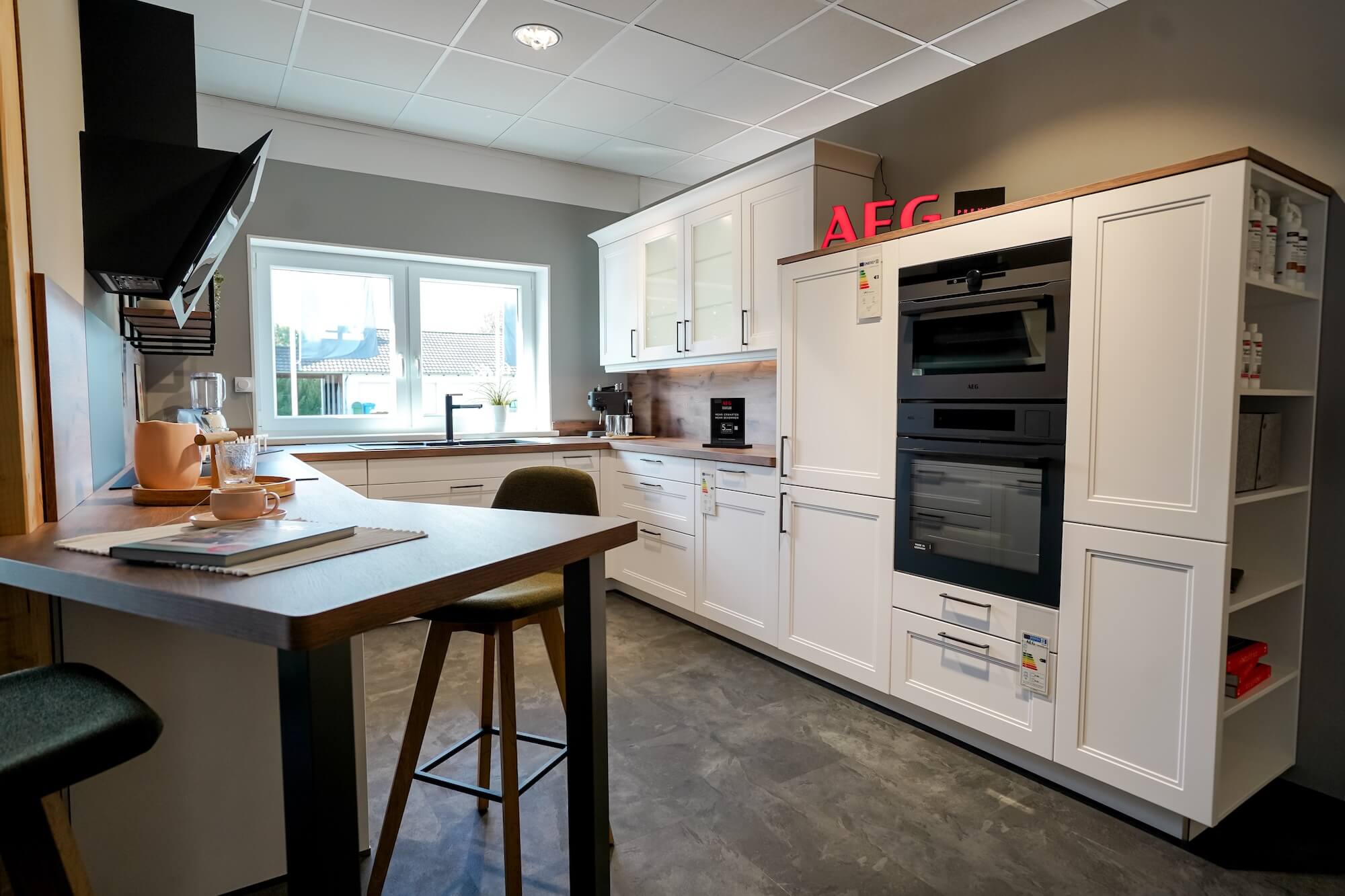 U-Kueche im landhausstil Weiss