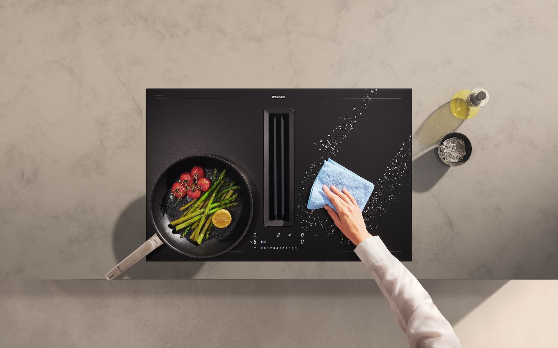 Miele-Induktionskochfeld-mattes-Finish-und-muldenluefter